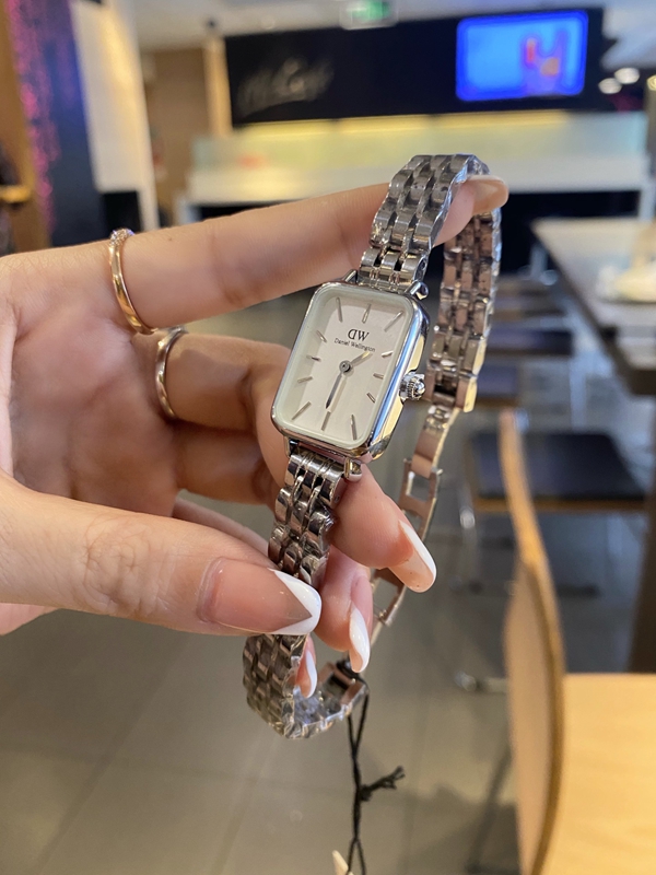 ブランド時計背面デザイン